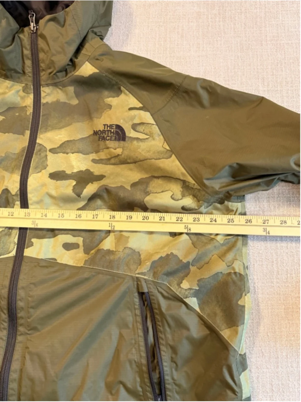 The north face boreal rain jacket Forest night green camouflage men’s size XL